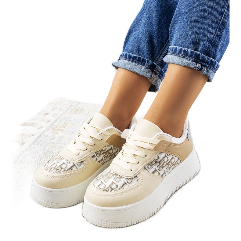 Baskets beiges sur la plateforme Worden Baskets beiges sur la plateforme Worden