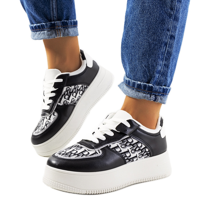 Baskets noires sur la plateforme Worden blanche le noir