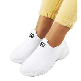 BM Les baskets blanches d'Aaron