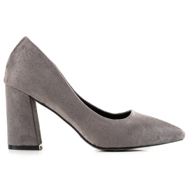 Bestelle Escarpins en daim sur un pilier gris