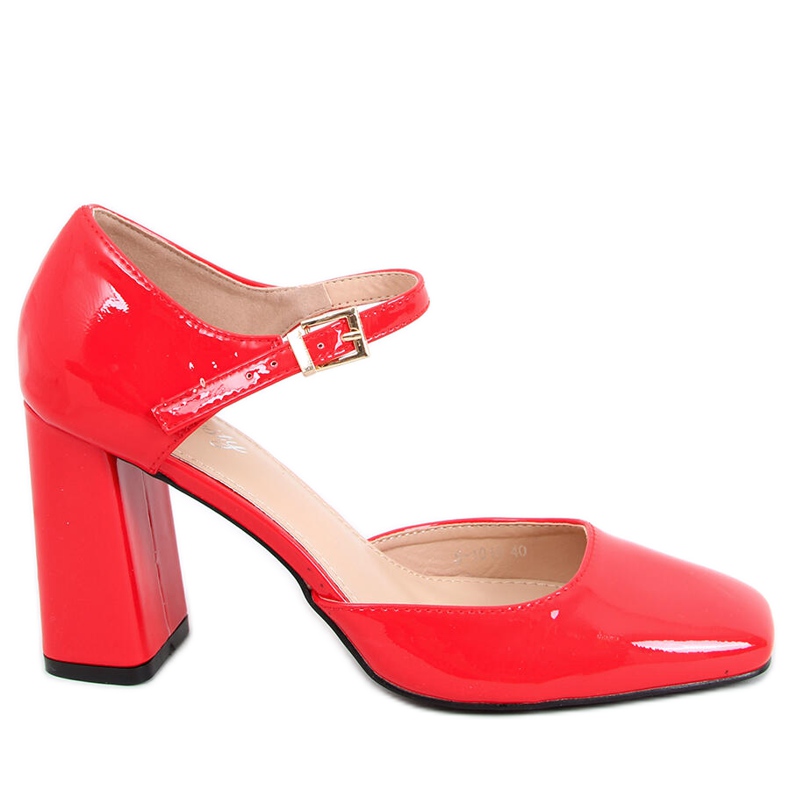 Des escarpins exposés sur le post de Frida Red rouge Des escarpins exposés sur le post de Frida Red rouge