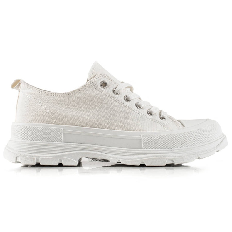 TRENDI Des baskettes blanches