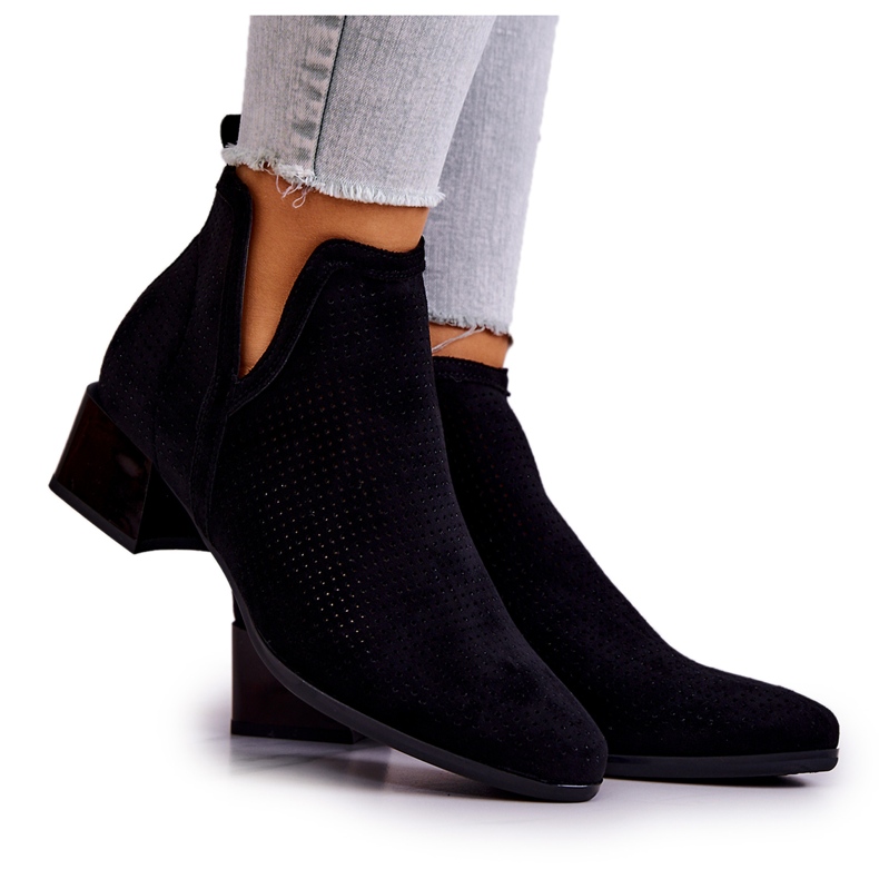 Vinceza Bottines en daim ajourées Carine noires avec une coupe le noir