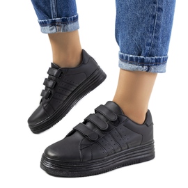 Baskets noires sur la plateforme Nizza le noir