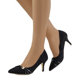 Escarpins noirs sur un talon Lamond