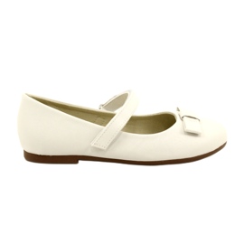 Ballerines blanches avec nœud velcro Ballerines blanches avec nœud velcro