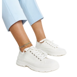 Baskets blanches sur une grosse semelle Prenzel