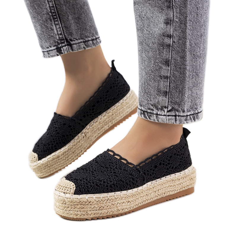 Espadrilles en dentelle noire sur la plateforme Akker