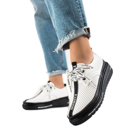 Richelieus En Cuir Sur La Plateforme blanche le noir