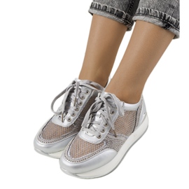 Baskets argentées avec filet d'Ilkay