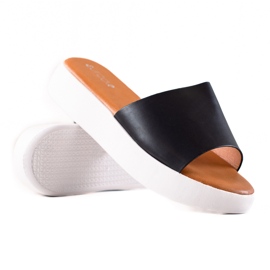 Encor Des pantoufles noires sur la plate-forme