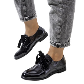 Chaussures laquées noires de Munter le noir