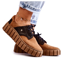 Chaussures en daim sur la plate-forme d'hypnose marron brun