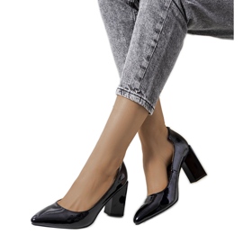 Escarpins laqués noirs sur le poteau Shannen