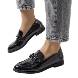 Chaussures en cuir laqué noir de Liese