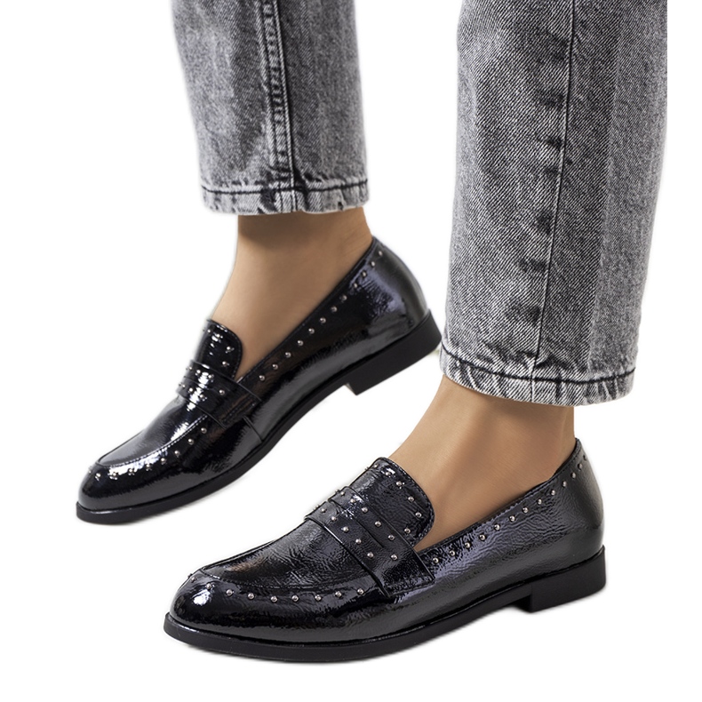 Chaussures en cuir noir avec clous Rozerin le noir