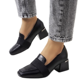 Brogues noires sur le poteau Thoma le noir Brogues noires sur le poteau Thoma le noir