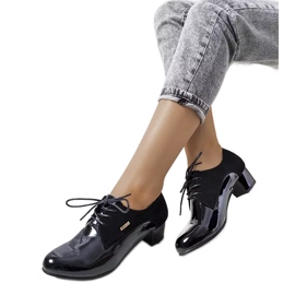 BM Brogues noires sur le poste de Floore le noir
