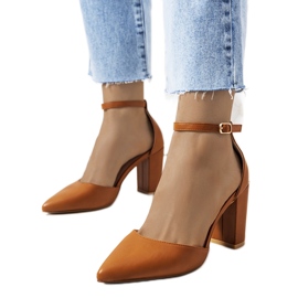 Escarpins camel sur le post de Jorine brun