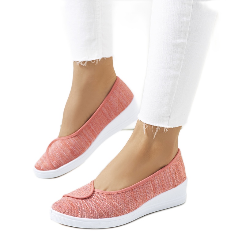 Ballerines roses sur le compensé Drost