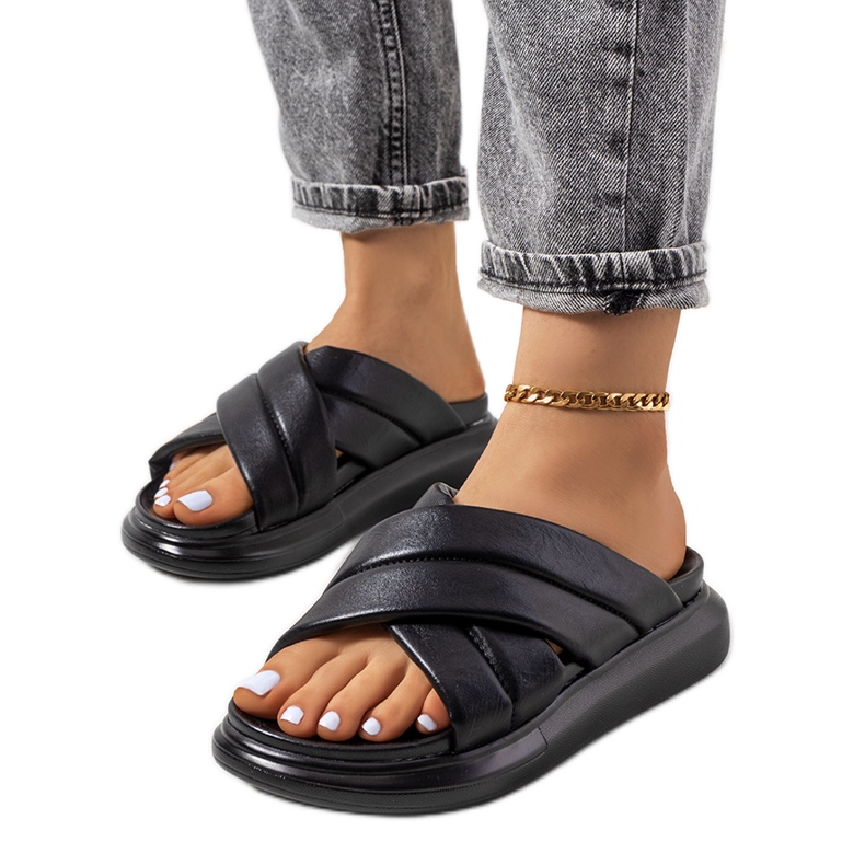 Des chaussons noirs sur la plateforme Allport le noir