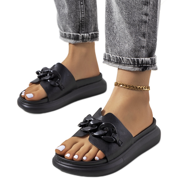 Chaussons noirs avec chaîne Levy le noir