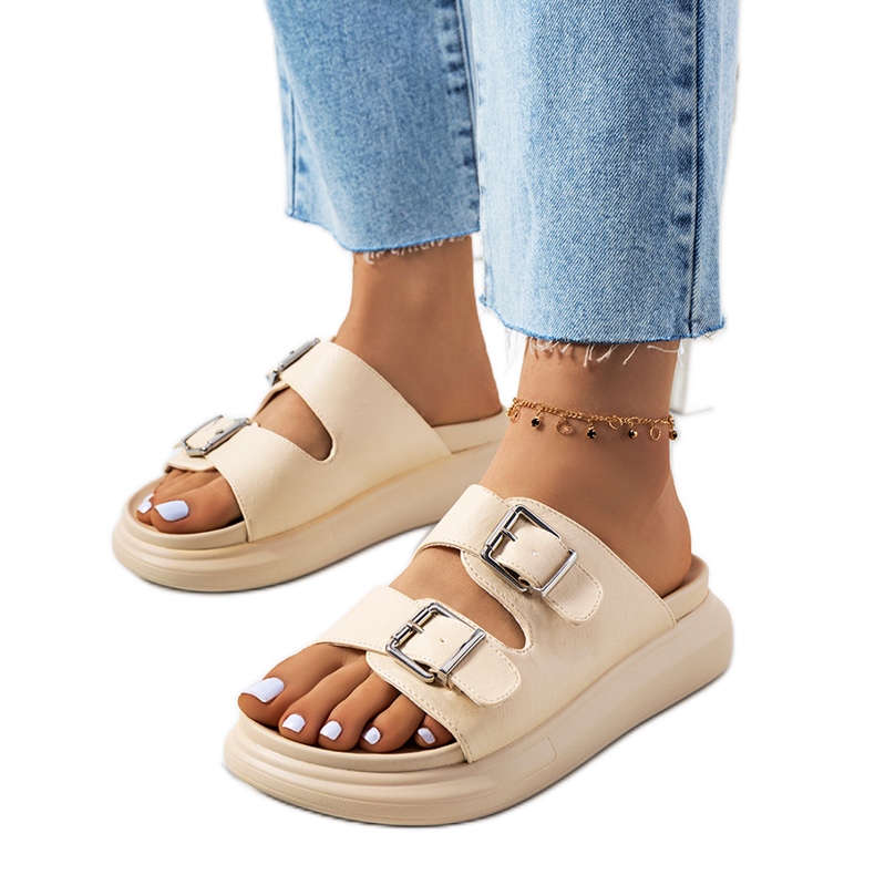 Babouches beiges à boucles Ageston