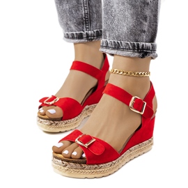 Espadrilles rouges sur le compensé Lilley