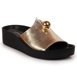 Chaussons en cuir avec boule décorative T. Sokolski W SCA165B doré