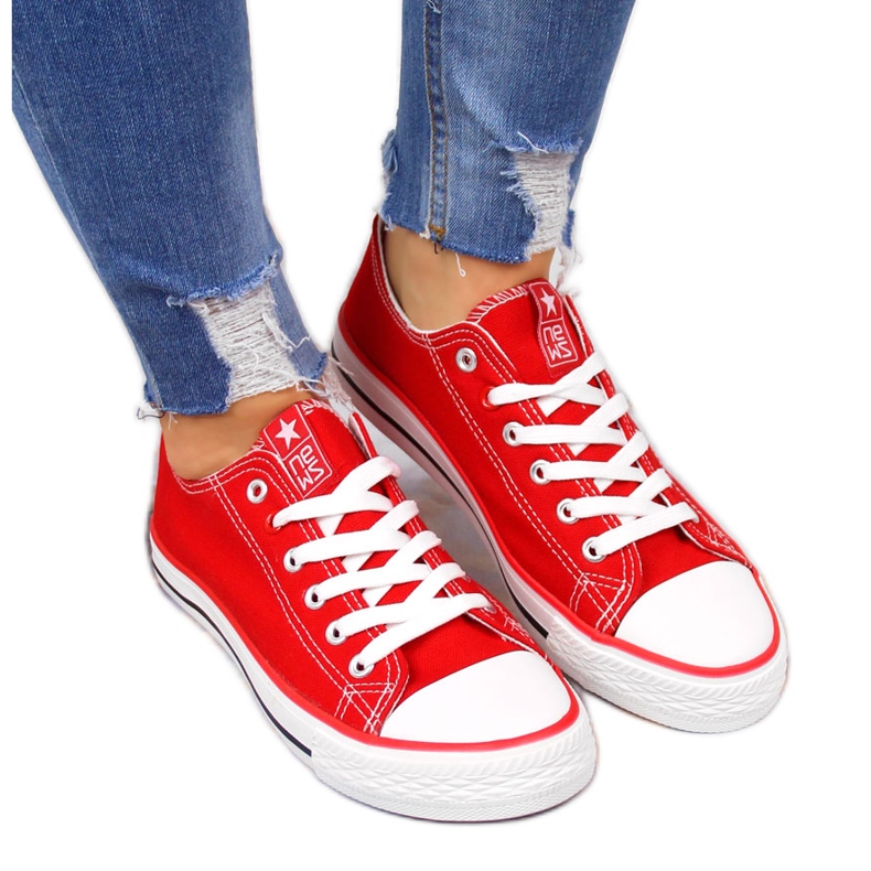 Baskets basses en textile rouge NEWS