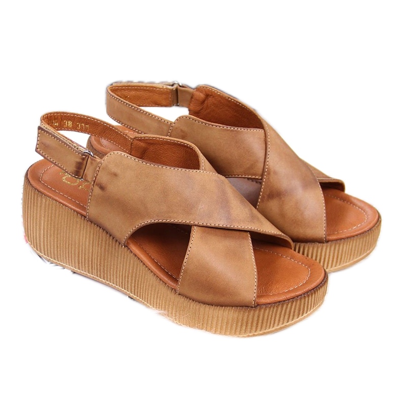 Sandales en cuir pour femmes sur un talon compensé marron Dolce Pietro brun