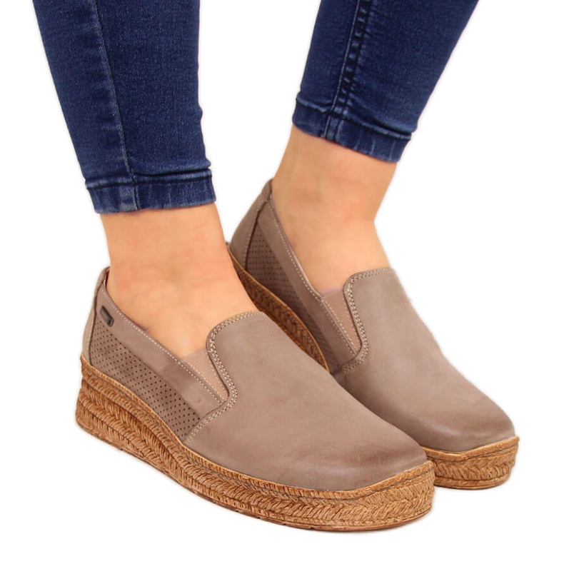 Chaussures femme en cuir à semelle compensée beige Helios 350