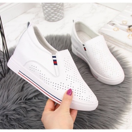 Baskets femme en cuir sur semelle compensée ajourée blanche Filippo Baskets femme en cuir sur semelle compensée ajourée blanche Filippo