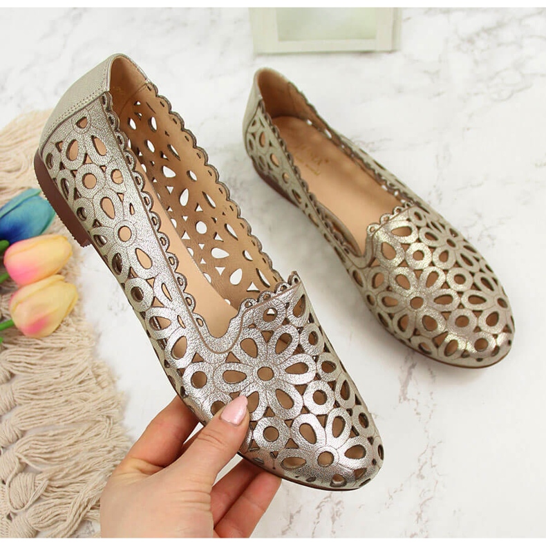Chaussures femme en cuir ajouré doré Juma