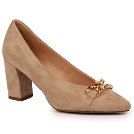 Escarpins sur un pilier en daim avec une chaîne Vinceza beige