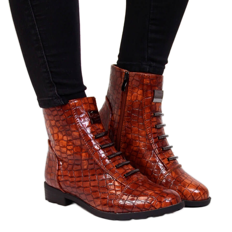 Bottes marron Croco pour femme isolées marron Filippo brun