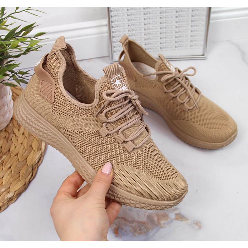News Chaussures de sport en maille beige clair