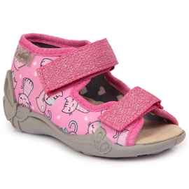 Chaussons pour filles pour la maternelle sur les navets roses de Befado