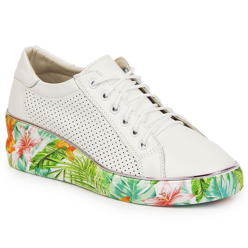 Chaussures en cuir pour femmes sur un coin blanc Artiker blanche Chaussures en cuir pour femmes sur un coin blanc Artiker blanche