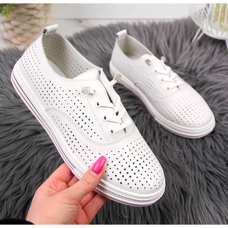 Chaussures femme blanches en cuir ajouré Vinceza