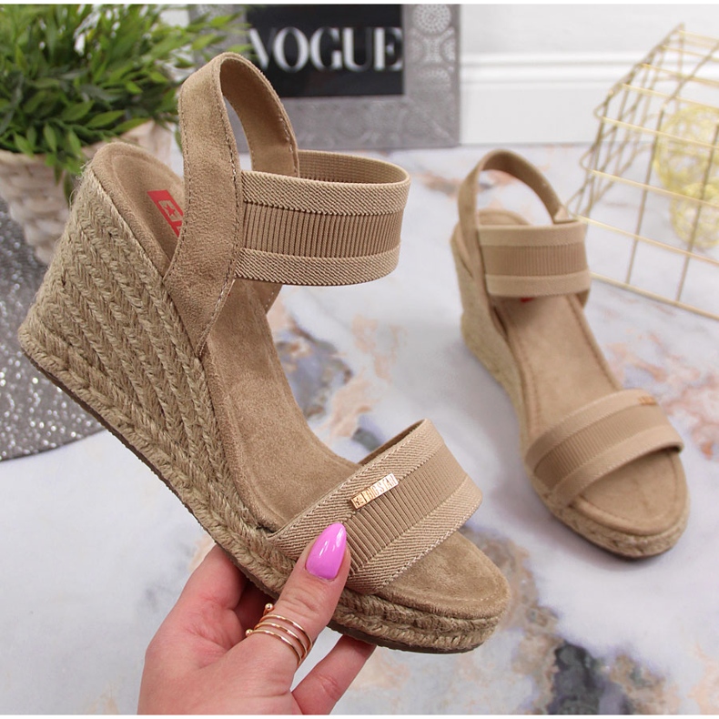 Sandales espadrilles sur un coin beige Big Star JJ274978 Sandales espadrilles sur un coin beige Big Star JJ274978