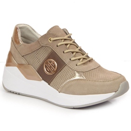 Baskets en cuir pour femmes sur un coin beige Filippo