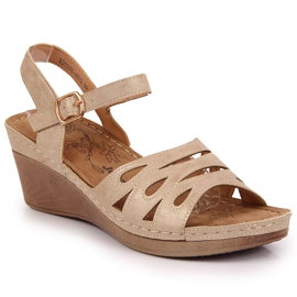 Sandales confortables pour femmes sur un talon compensé Jezzi beige