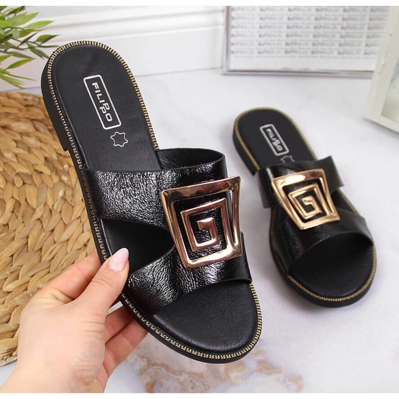 Chaussons noirs pour femmes avec ornement noir Filippo le noir Chaussons noirs pour femmes avec ornement noir Filippo le noir