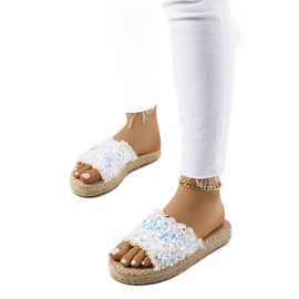 Chaussons blancs sur la plateforme Susanna