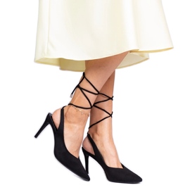 Talons hauts noirs avec talon ouvert