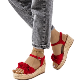 Espadrilles rouges sur la plateforme Straden