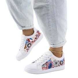 Les baskets blanches de Jokela Les baskets blanches de Jokela