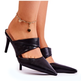 Chaussons En Cuir Sur Une Aveline Noire le noir