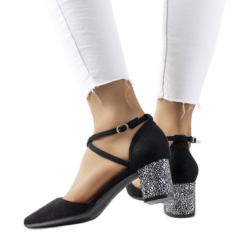 Escarpins noirs sur le poteau Kittie le noir